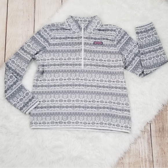 Vineyard Vines Sweaters - Vineyard Vines grey and white Aztec print 3/4 zip sweater size Medium